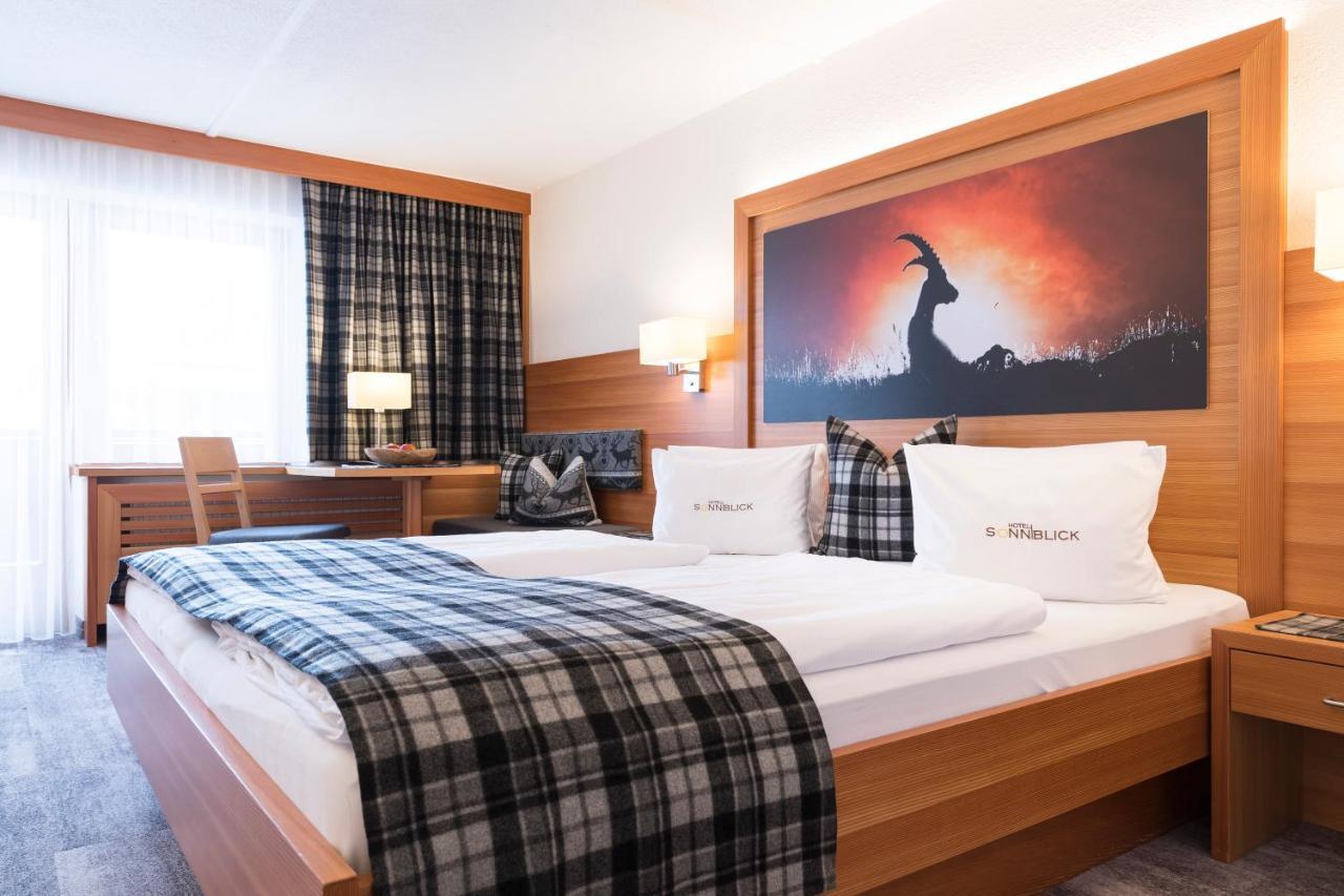 Hotel Sonnblick Sankt Leonhard im Pitztal Bagian luar foto