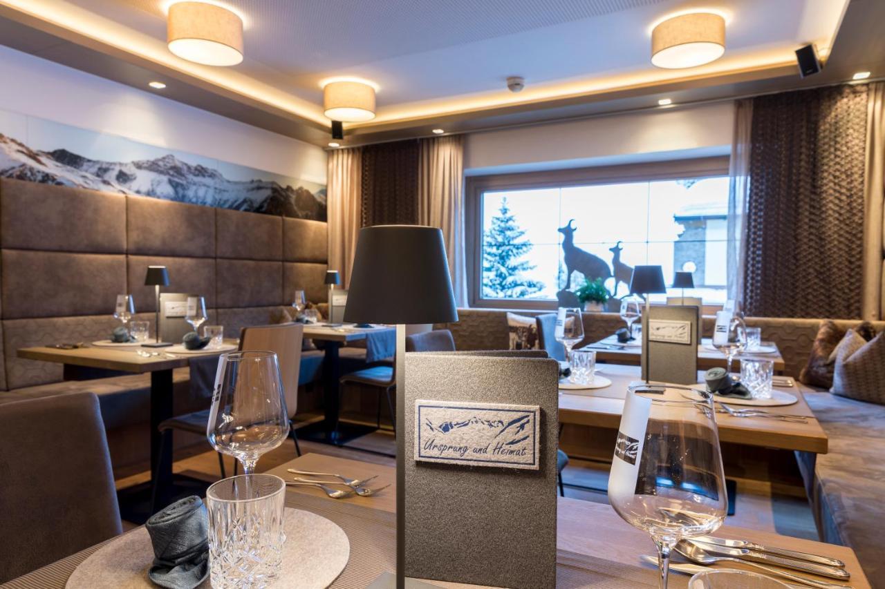 Hotel Sonnblick Sankt Leonhard im Pitztal Bagian luar foto