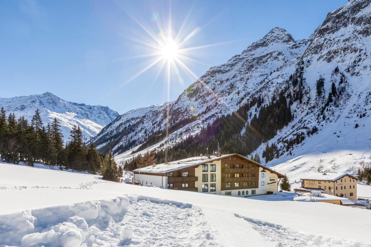 Hotel Sonnblick Sankt Leonhard im Pitztal Bagian luar foto
