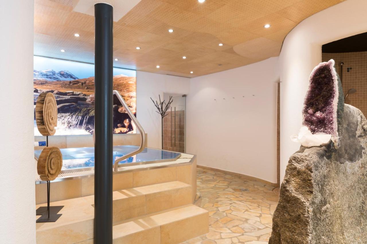 Hotel Sonnblick Sankt Leonhard im Pitztal Bagian luar foto