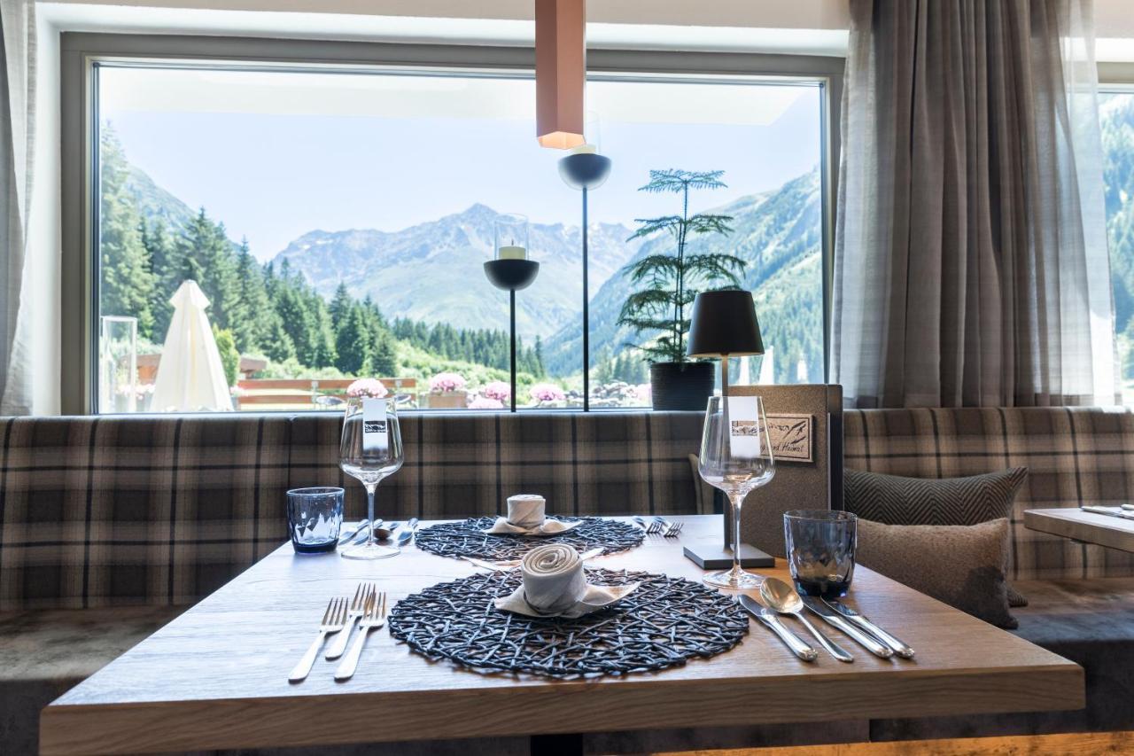 Hotel Sonnblick Sankt Leonhard im Pitztal Bagian luar foto