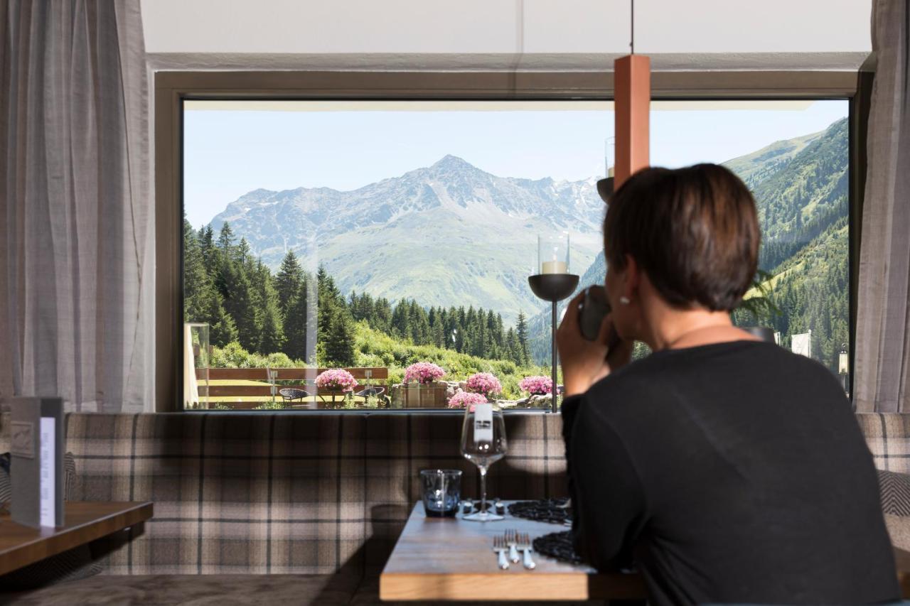 Hotel Sonnblick Sankt Leonhard im Pitztal Bagian luar foto