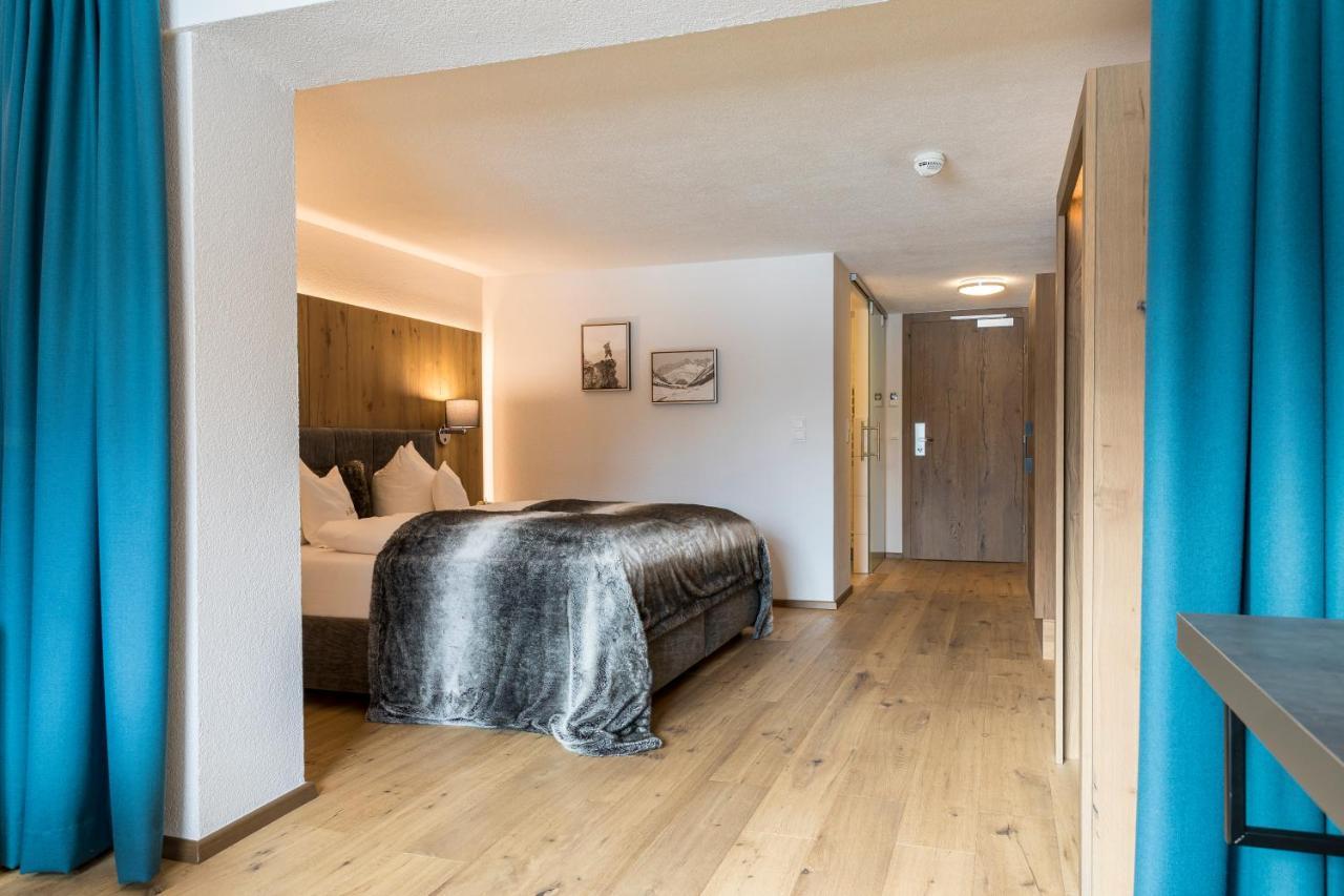 Hotel Sonnblick Sankt Leonhard im Pitztal Bagian luar foto