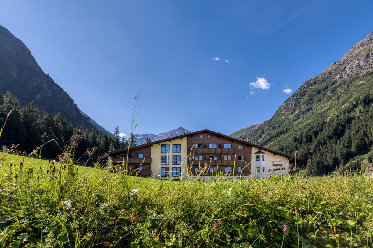 Hotel Sonnblick Sankt Leonhard im Pitztal Bagian luar foto