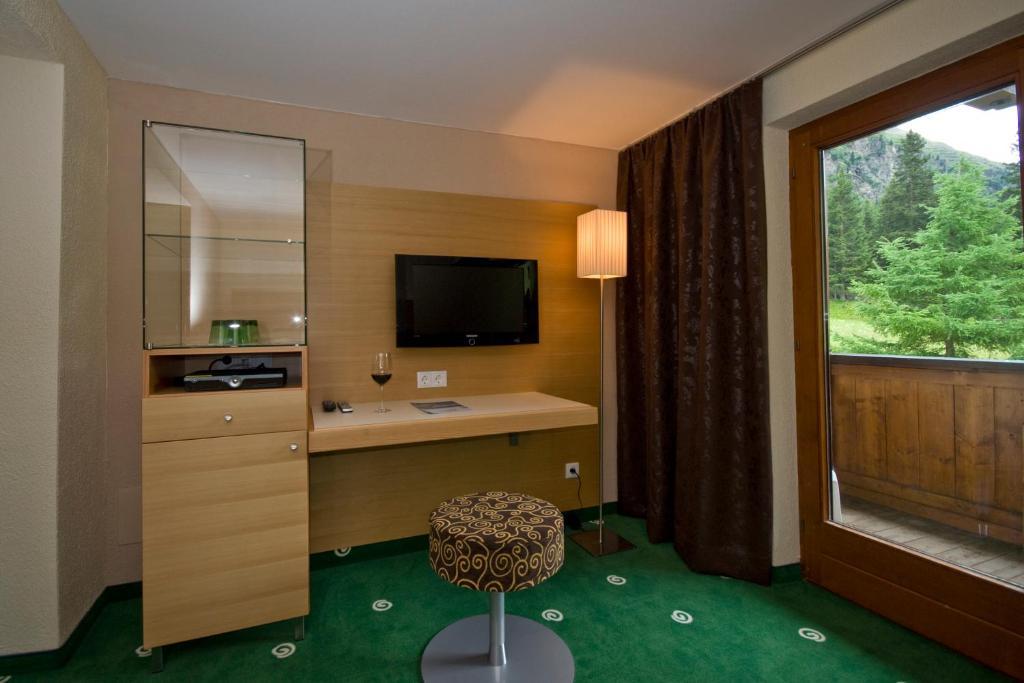 Hotel Sonnblick Sankt Leonhard im Pitztal Bagian luar foto