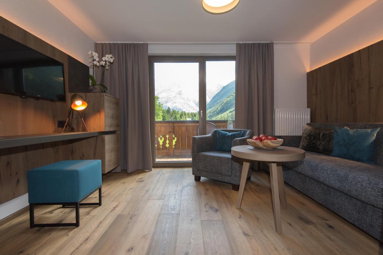 Hotel Sonnblick Sankt Leonhard im Pitztal Bagian luar foto